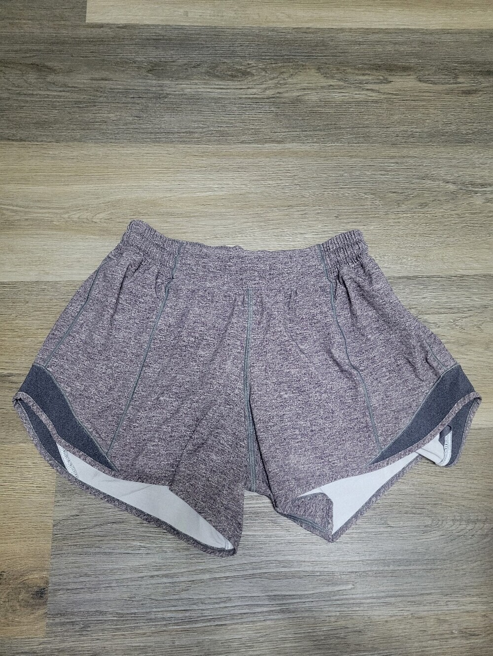 Lululemon Shorts Women 6 Hotty Hot Run Gray Black Athletic 3.5” B13